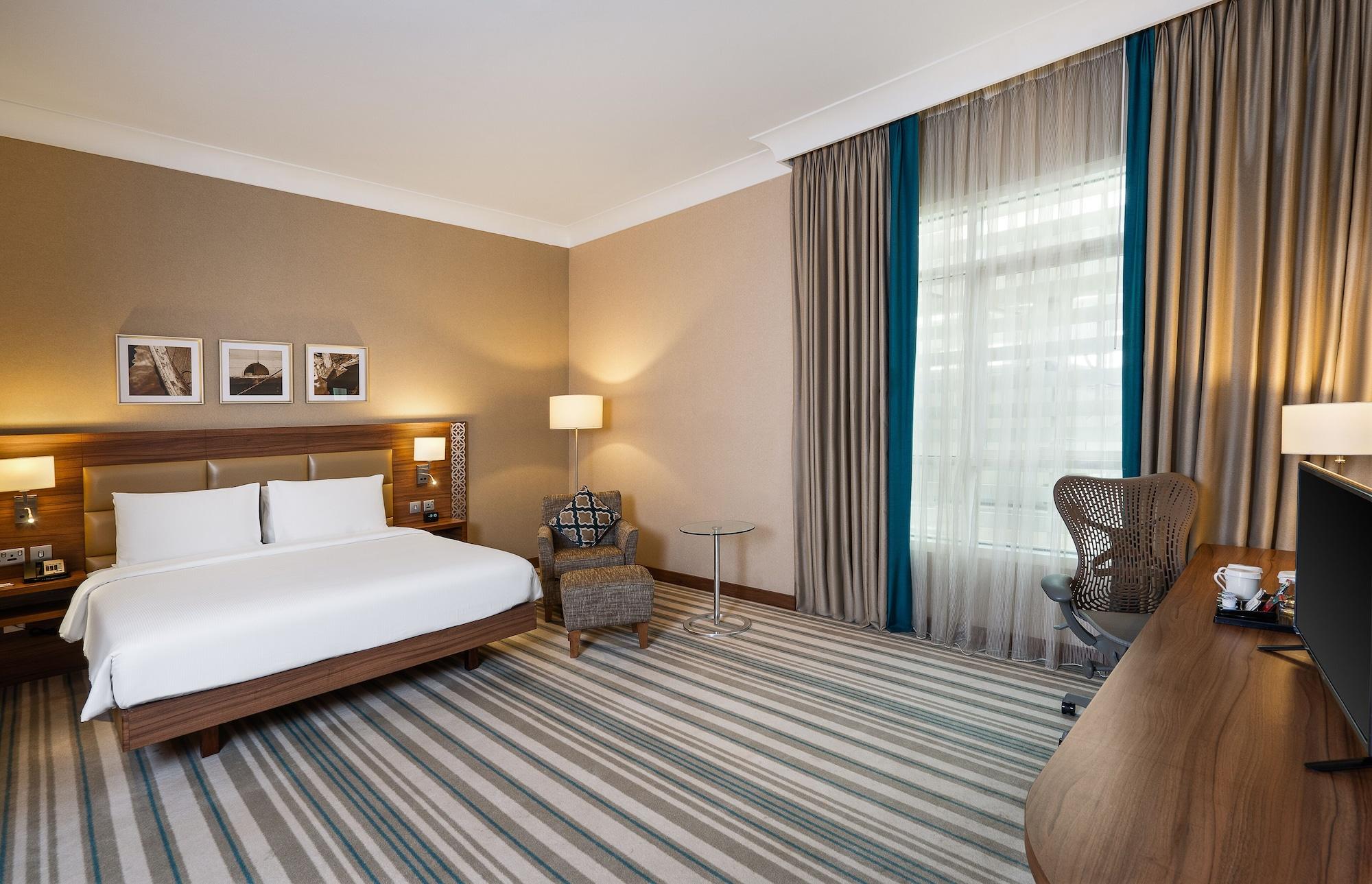 Hilton Garden Inn Dubai Deira Exterior photo