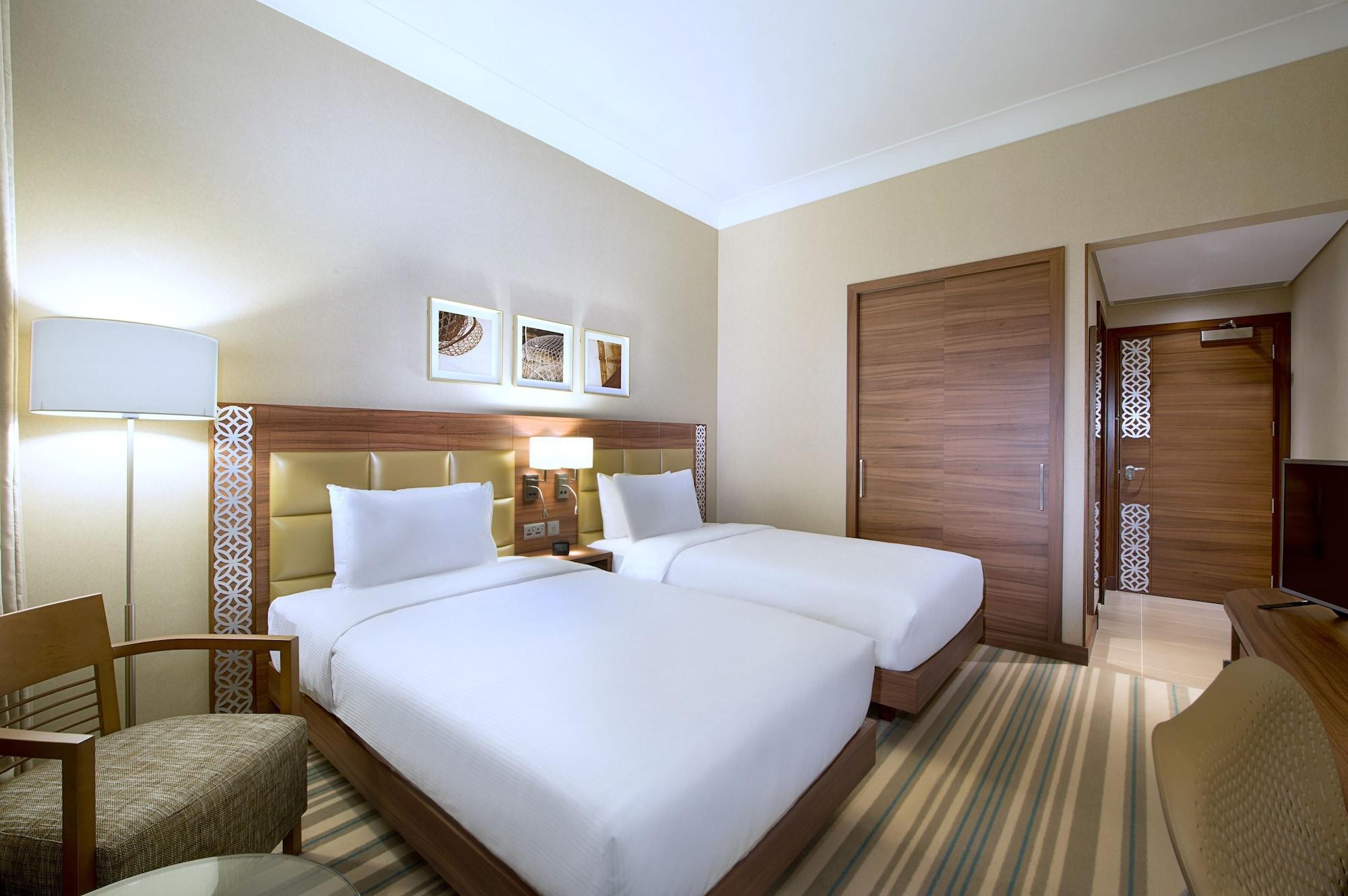 Hilton Garden Inn Dubai Deira Exterior photo