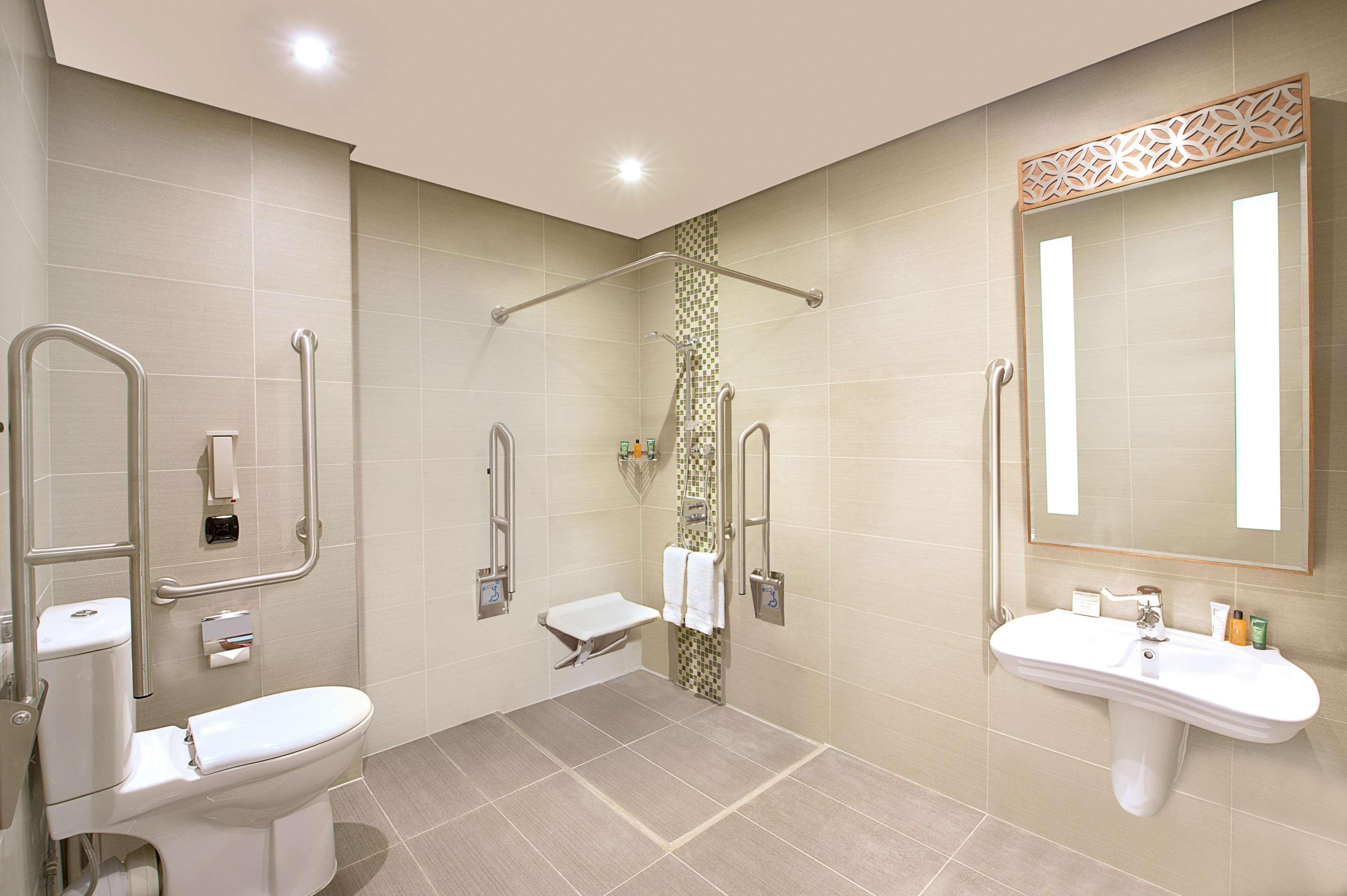 Hilton Garden Inn Dubai Deira Exterior photo