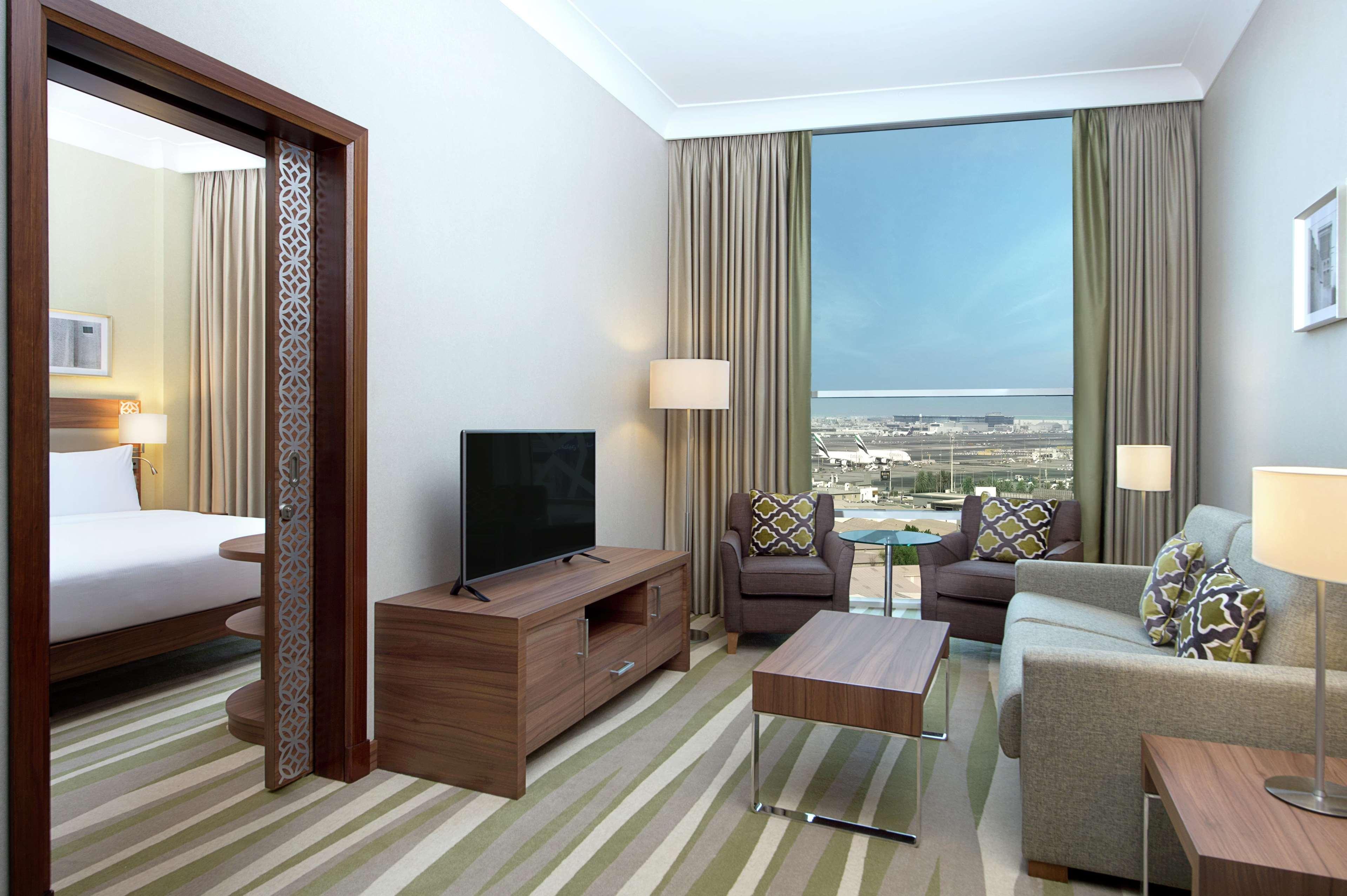 Hilton Garden Inn Dubai Deira Exterior photo