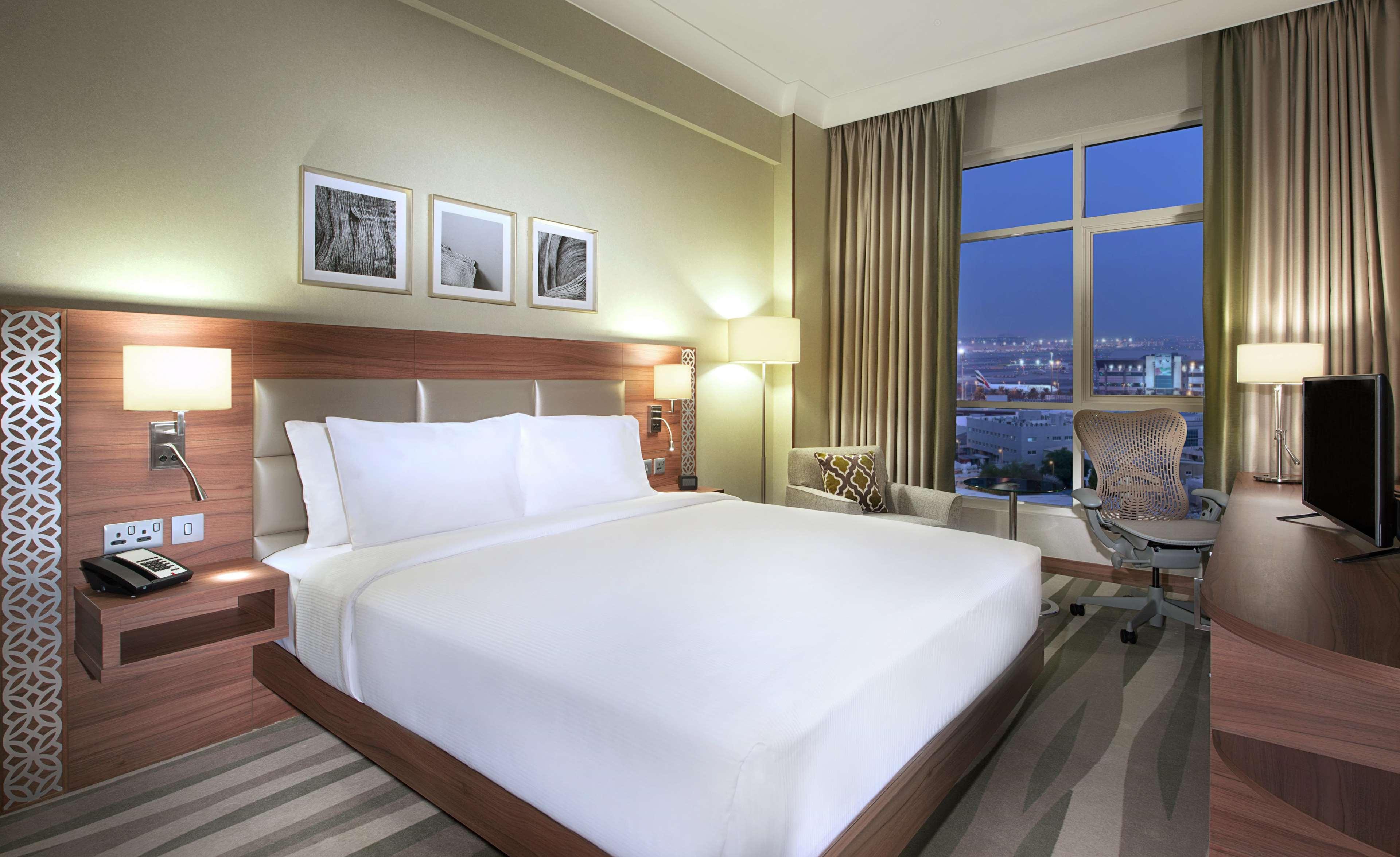 Hilton Garden Inn Dubai Deira Exterior photo