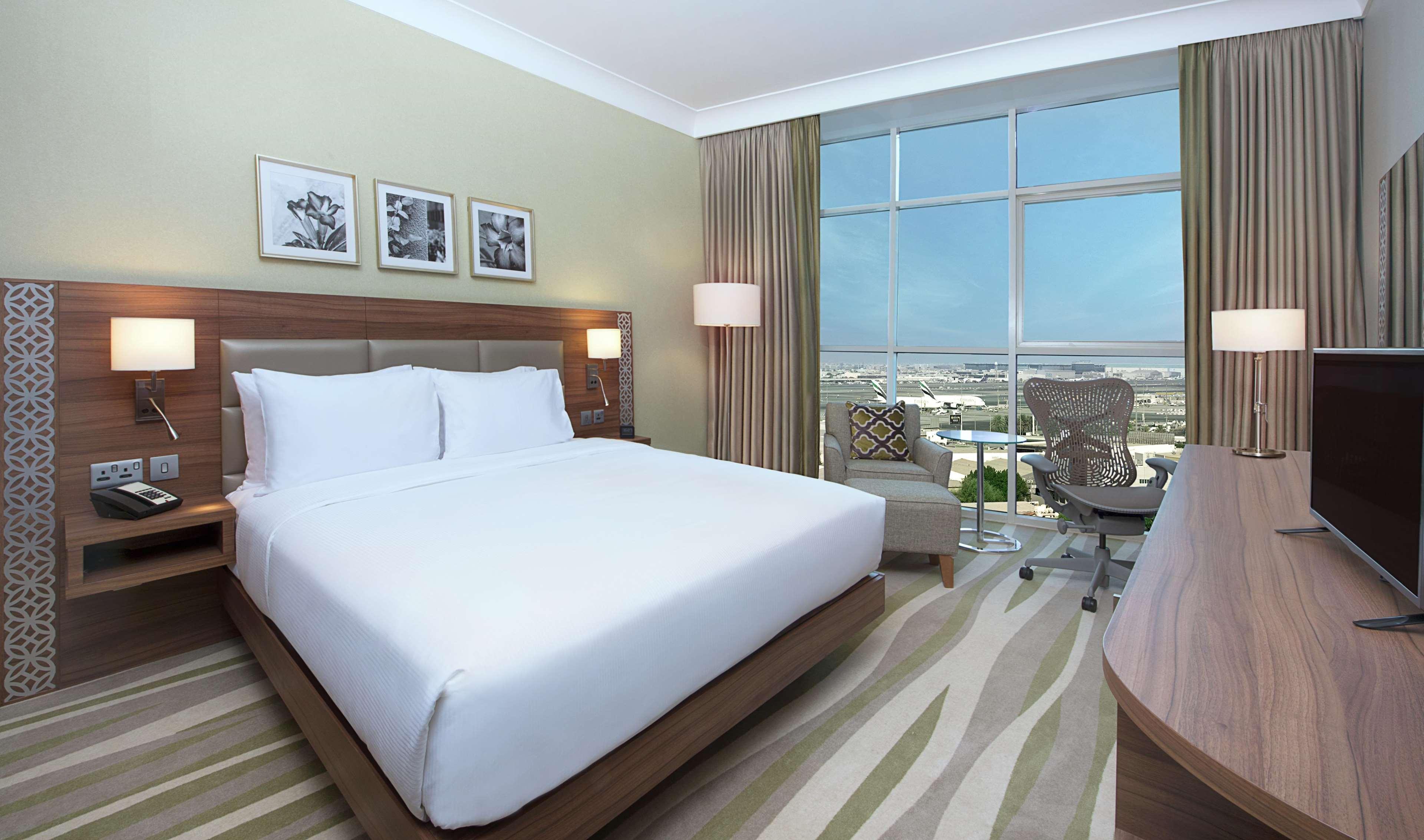 Hilton Garden Inn Dubai Deira Exterior photo