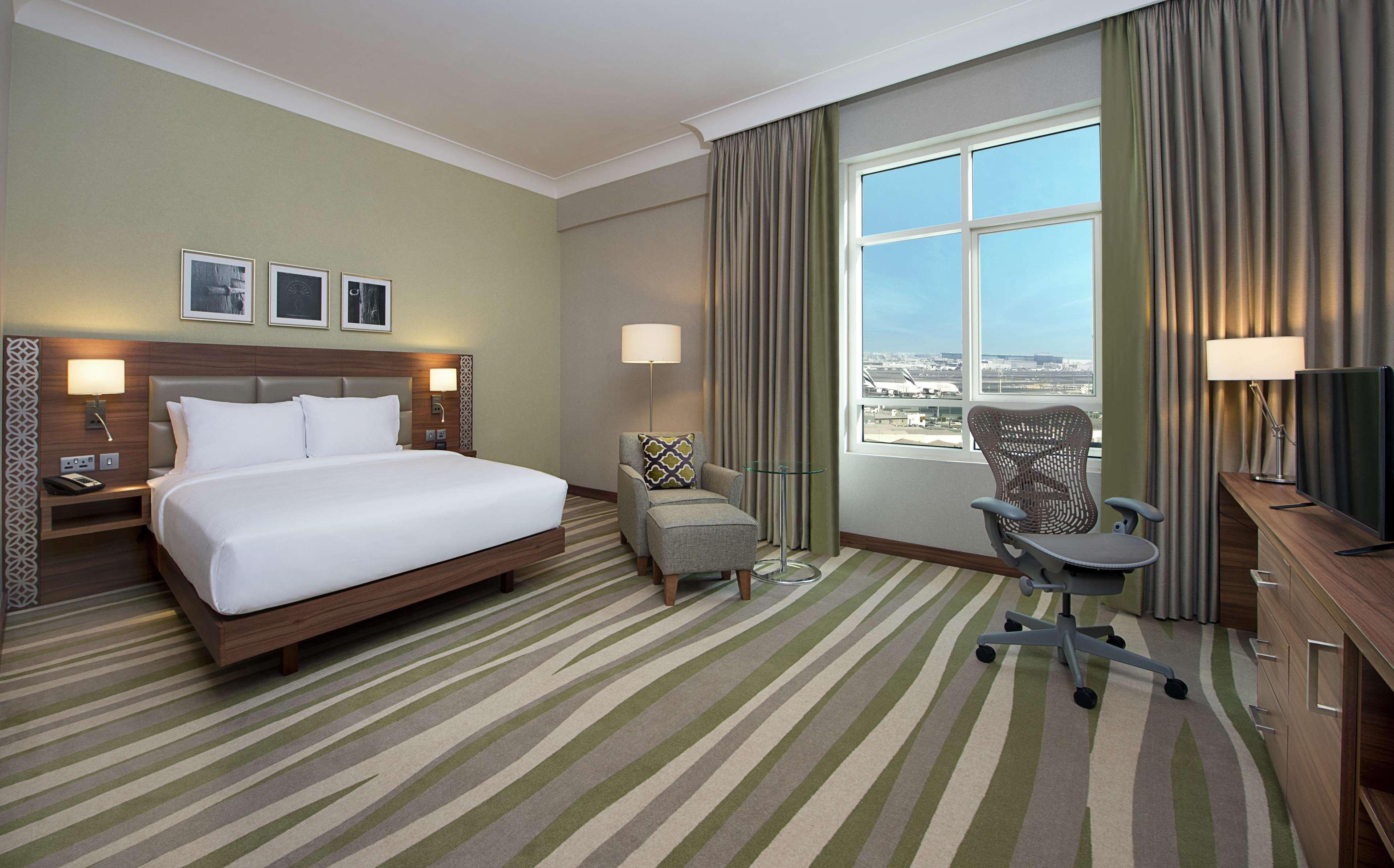 Hilton Garden Inn Dubai Deira Exterior photo