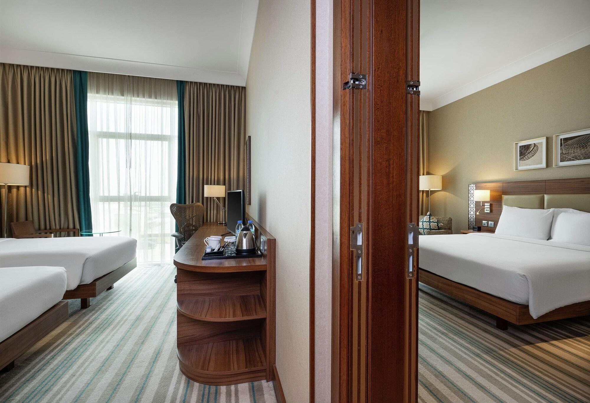 Hilton Garden Inn Dubai Deira Exterior photo