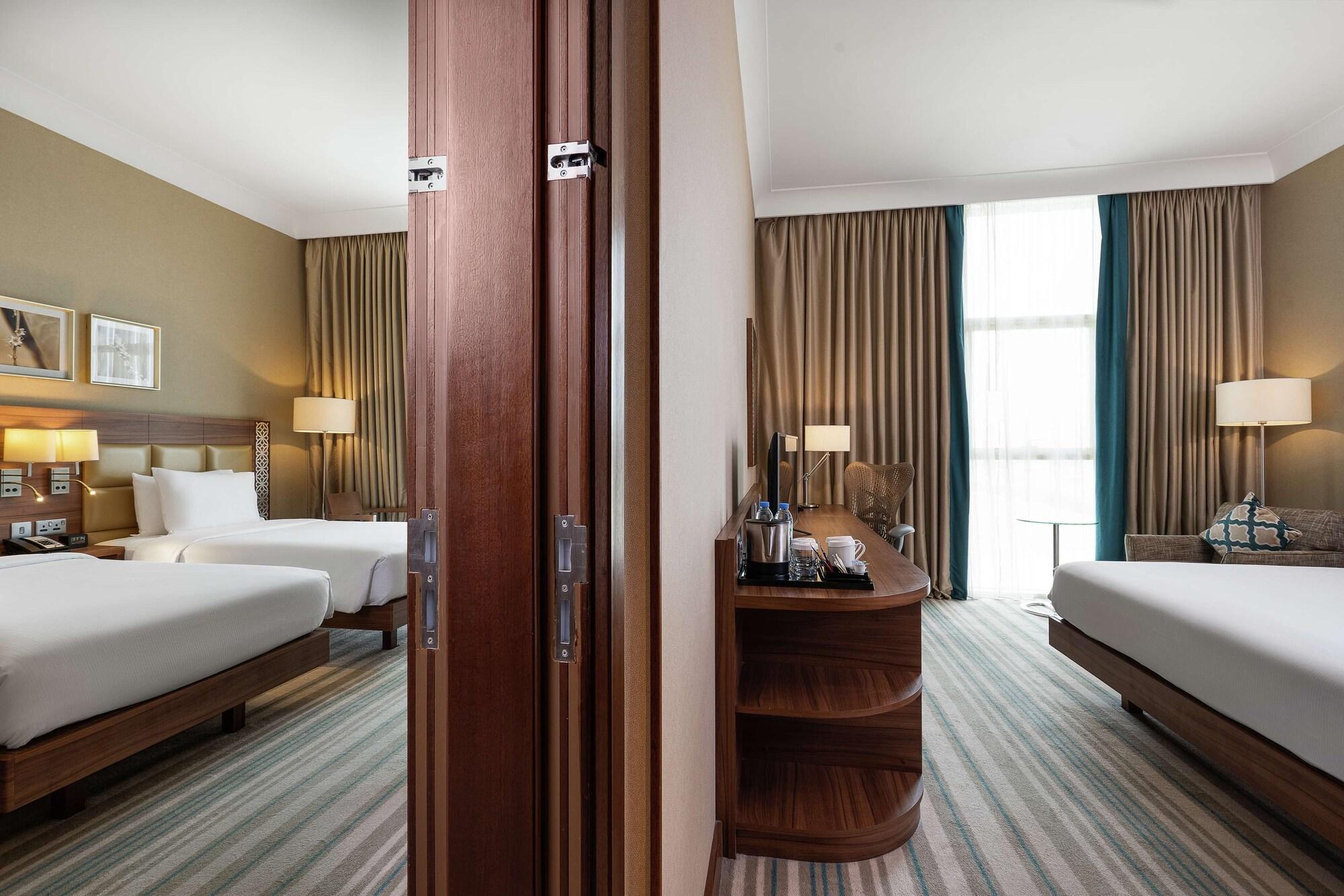 Hilton Garden Inn Dubai Deira Exterior photo