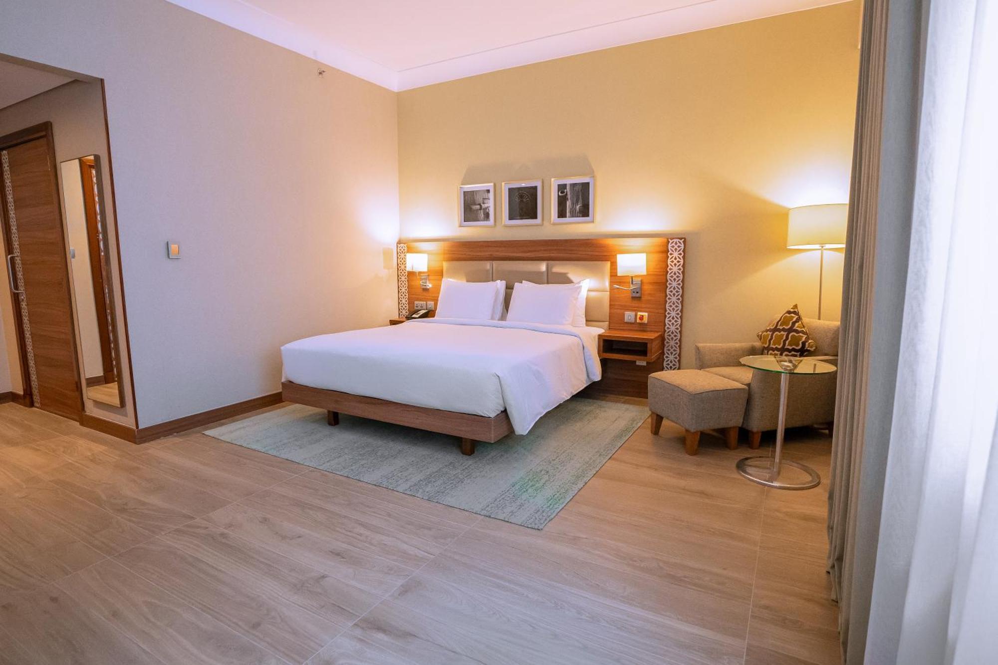 Hilton Garden Inn Dubai Deira Exterior photo