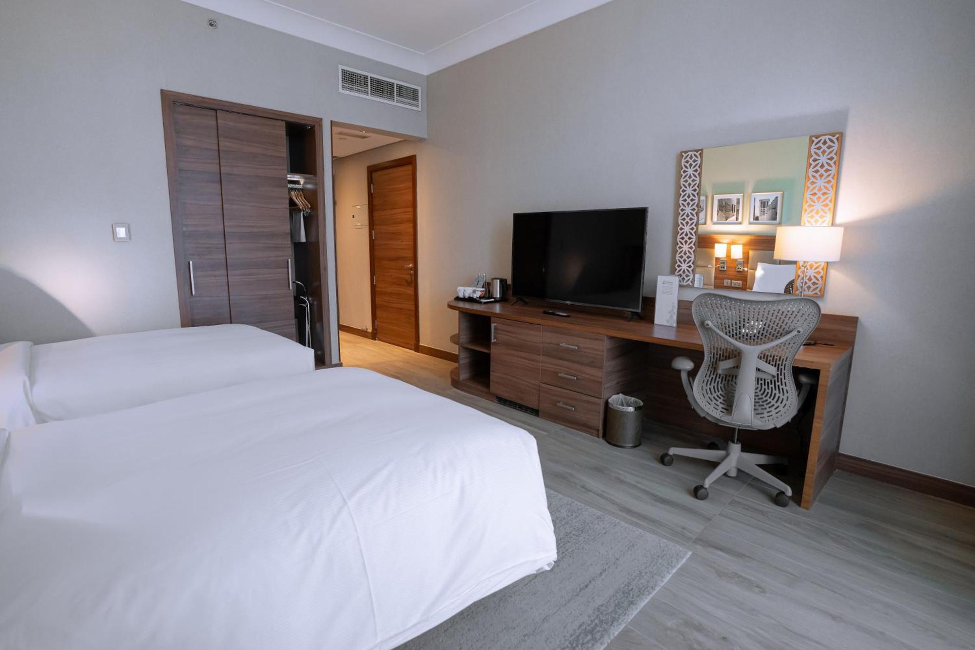 Hilton Garden Inn Dubai Deira Exterior photo