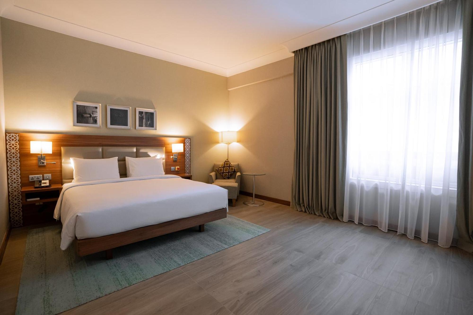 Hilton Garden Inn Dubai Deira Exterior photo