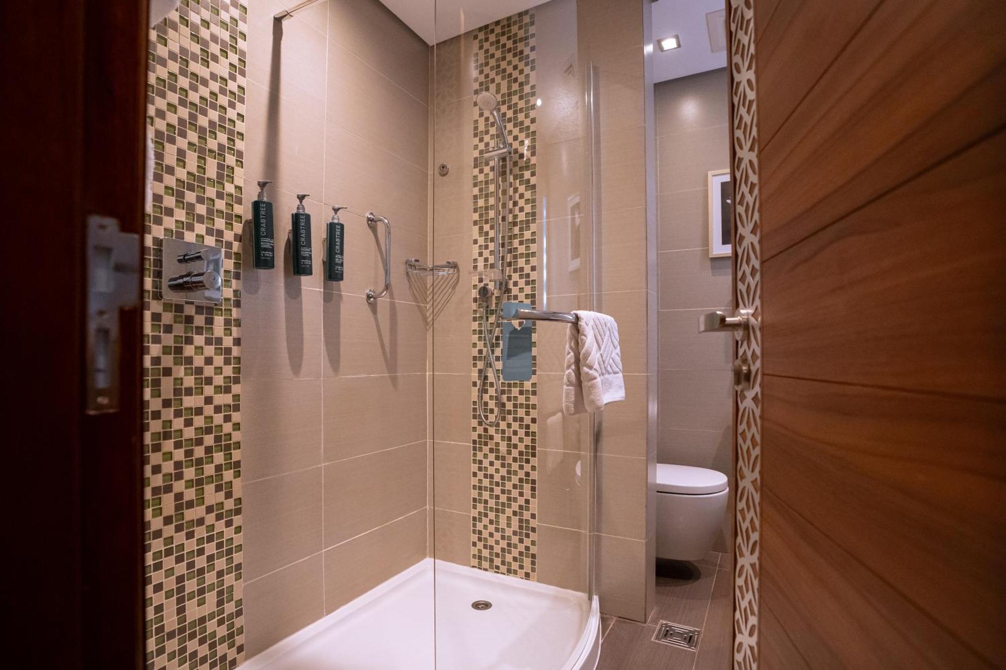 Hilton Garden Inn Dubai Deira Exterior photo