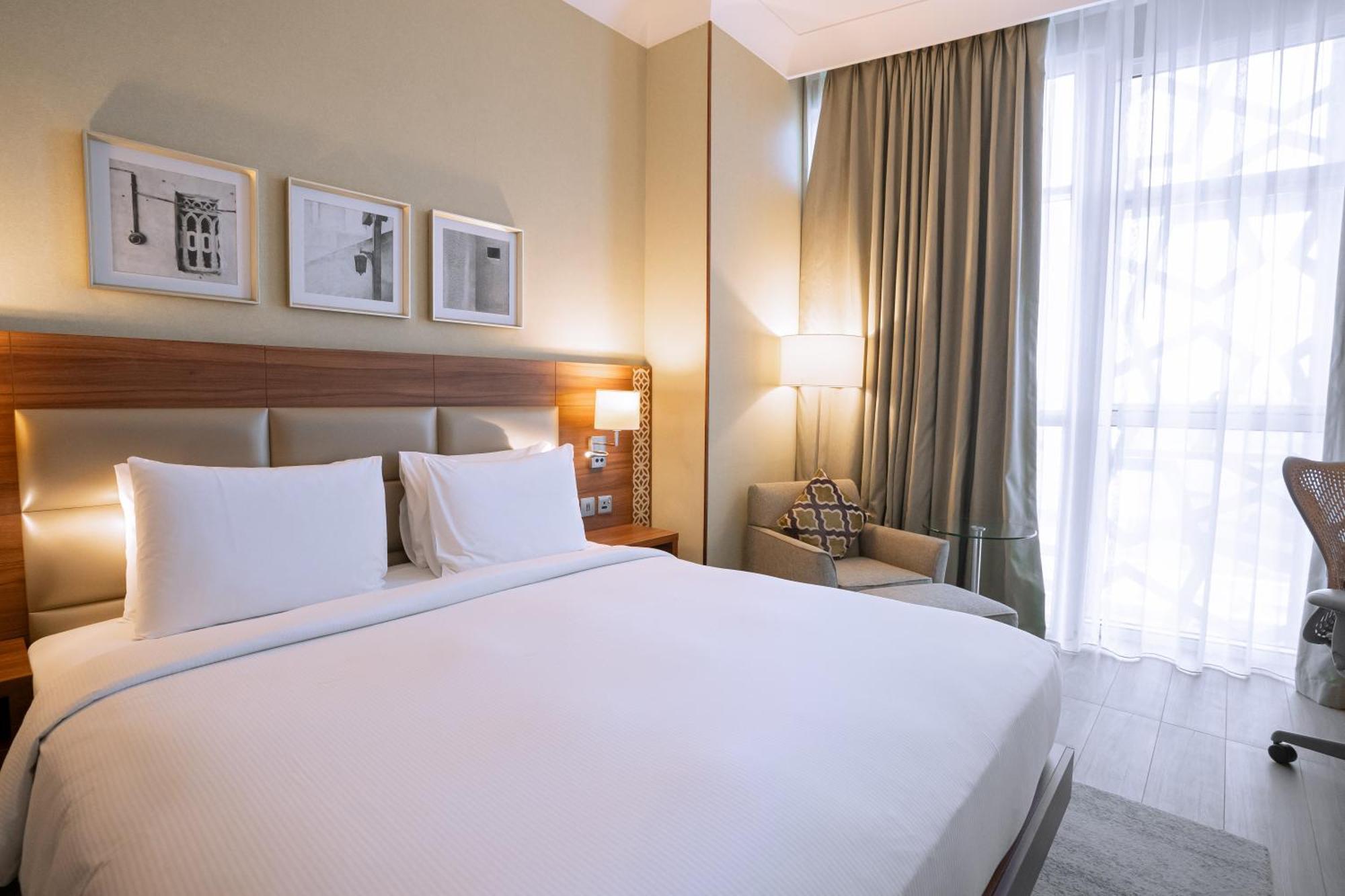 Hilton Garden Inn Dubai Deira Exterior photo