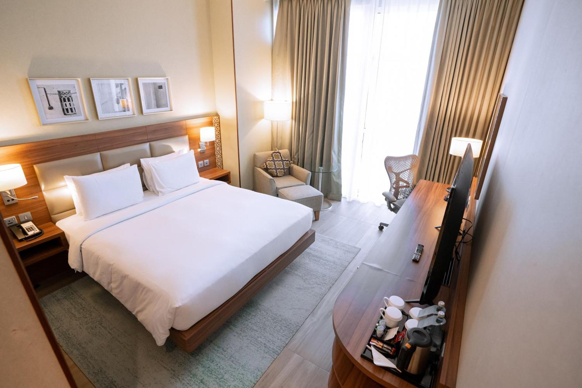 Hilton Garden Inn Dubai Deira Exterior photo