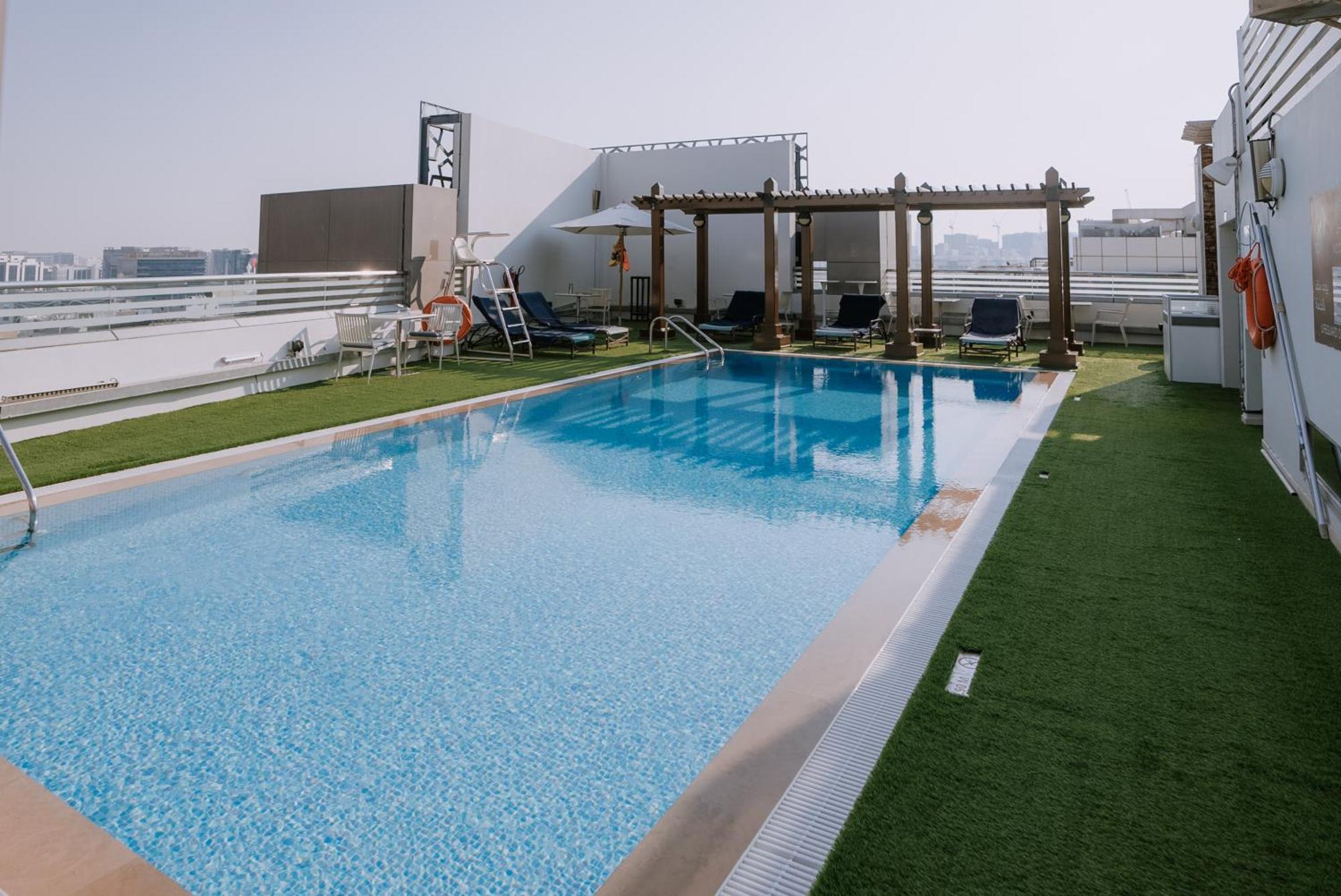 Hilton Garden Inn Dubai Deira Exterior photo