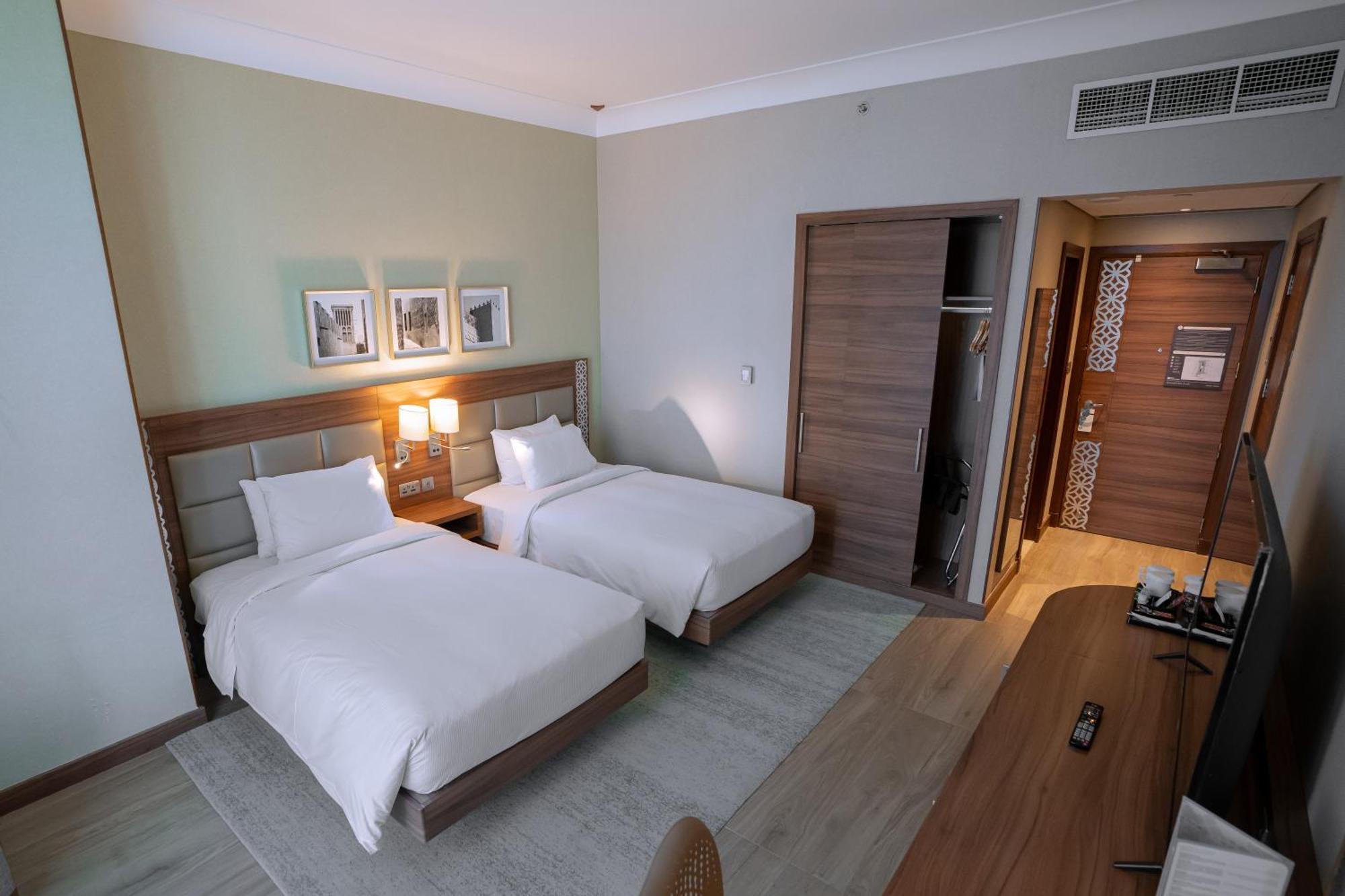 Hilton Garden Inn Dubai Deira Exterior photo