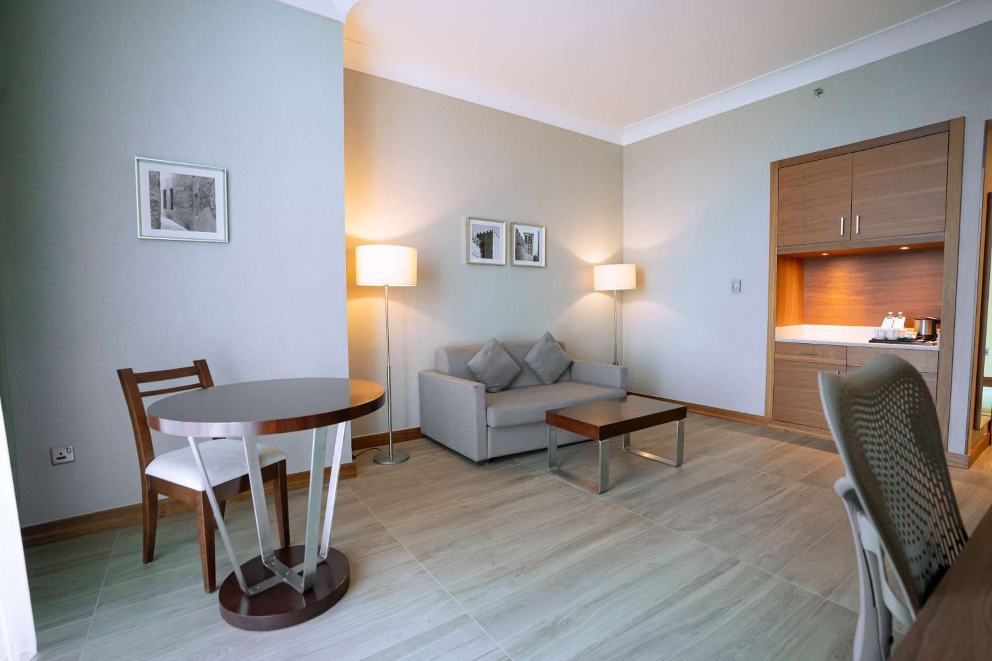 Hilton Garden Inn Dubai Deira Exterior photo