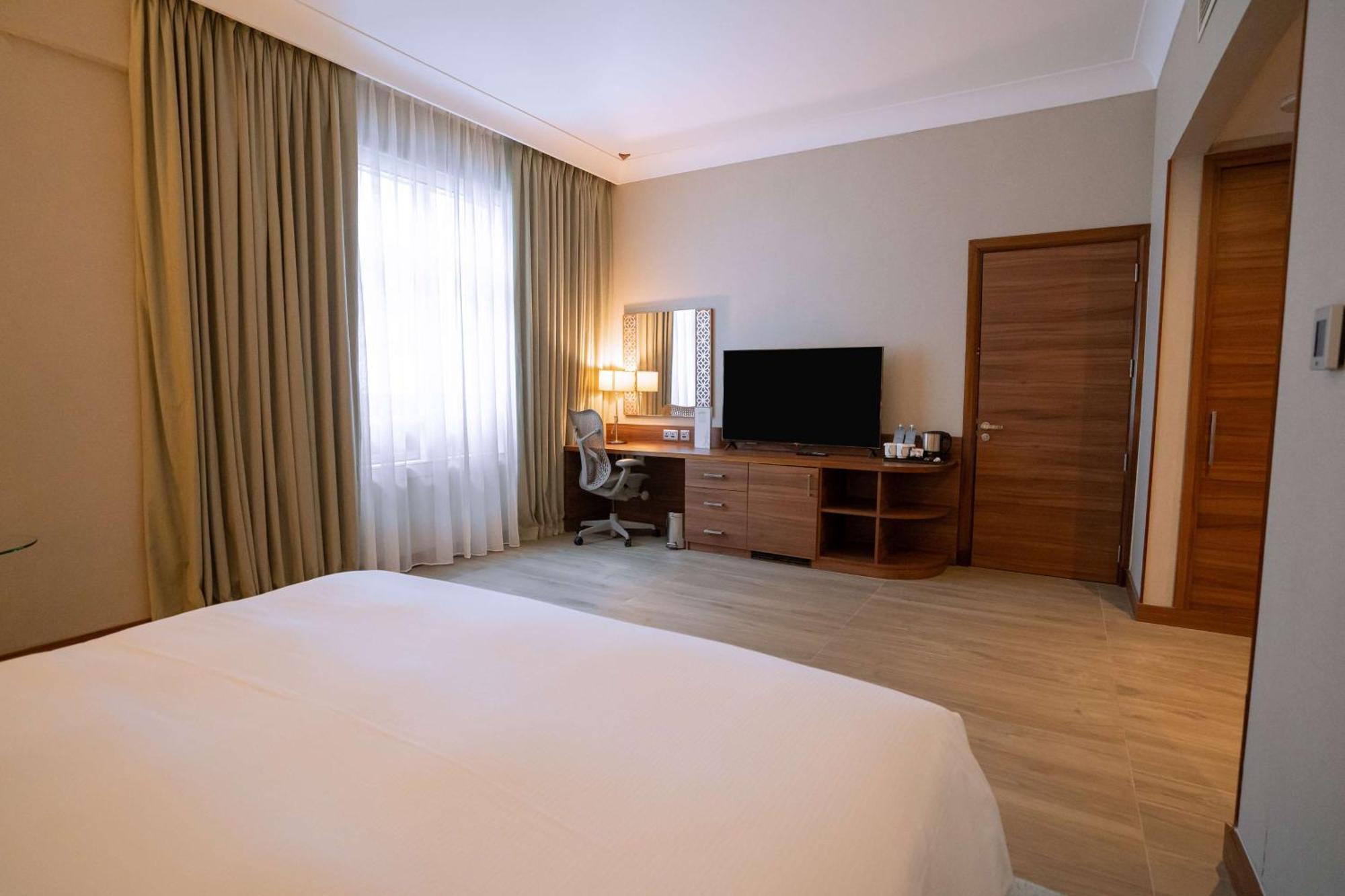 Hilton Garden Inn Dubai Deira Exterior photo
