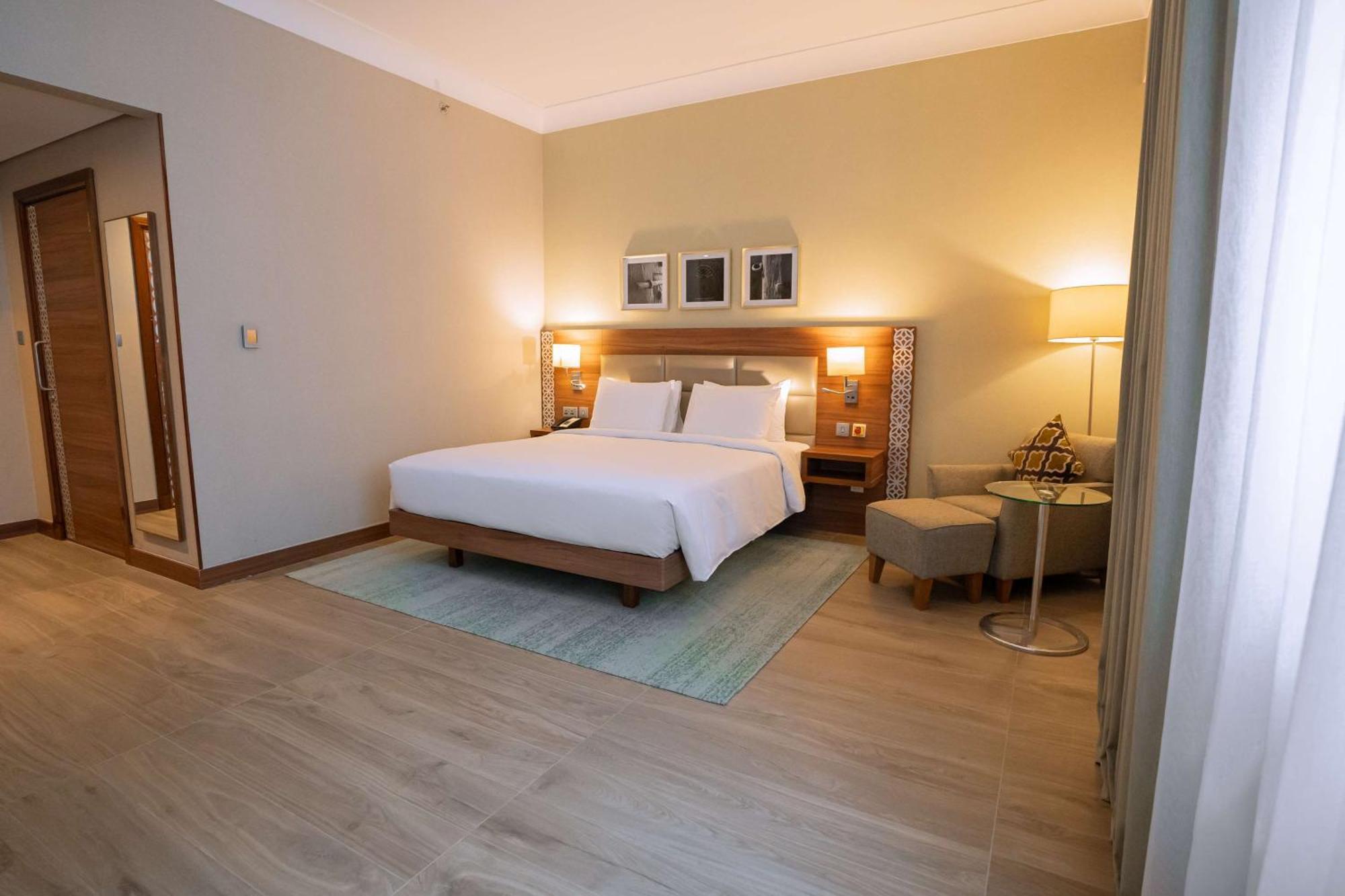 Hilton Garden Inn Dubai Deira Exterior photo
