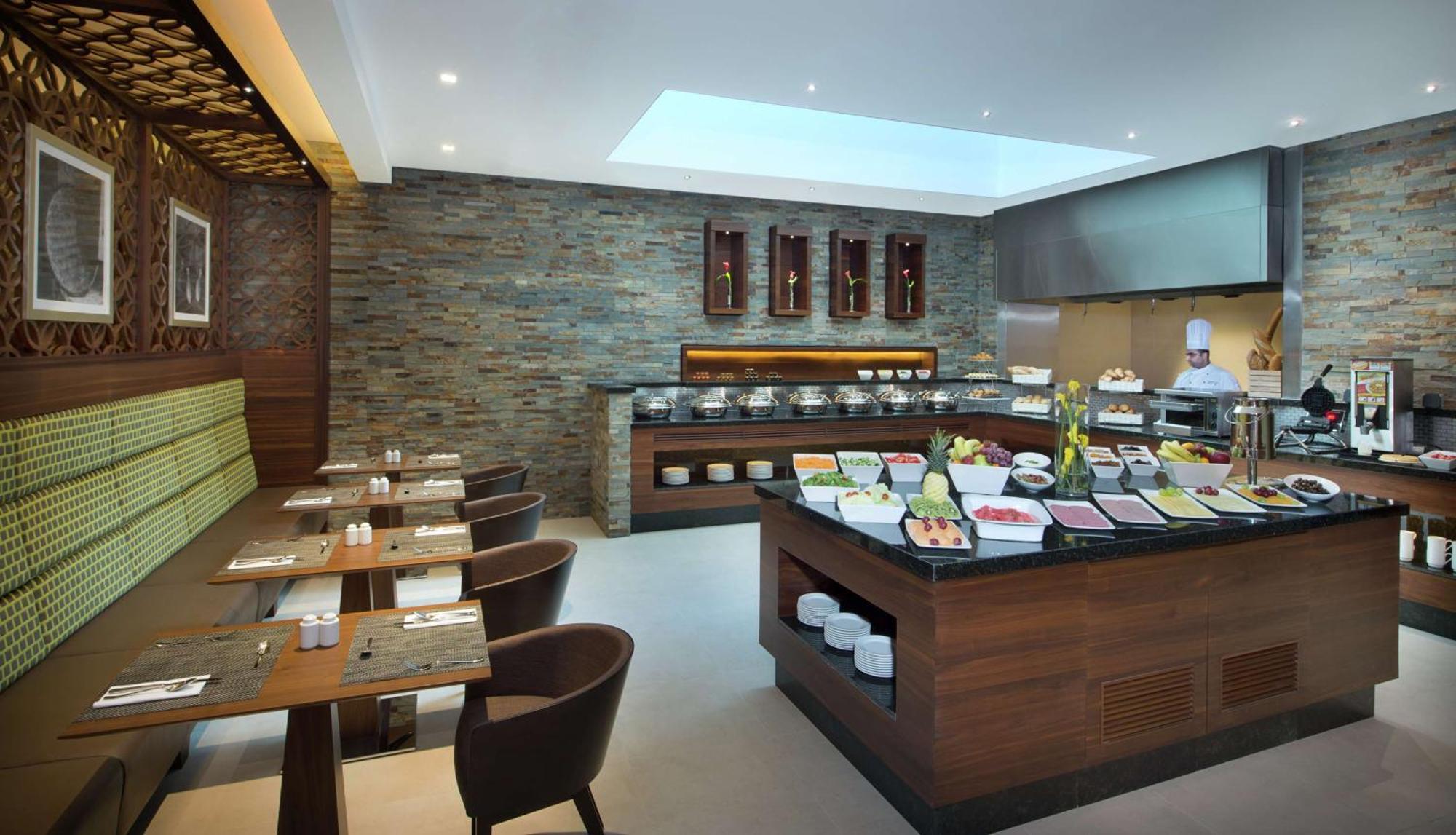 Hilton Garden Inn Dubai Deira Exterior photo