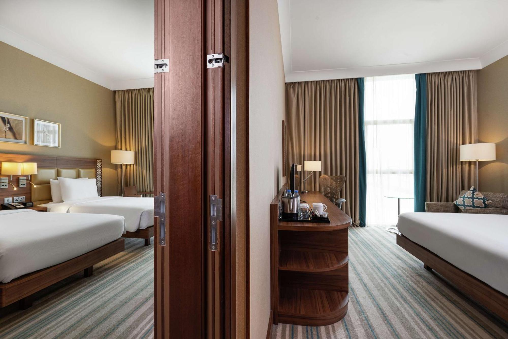 Hilton Garden Inn Dubai Deira Exterior photo