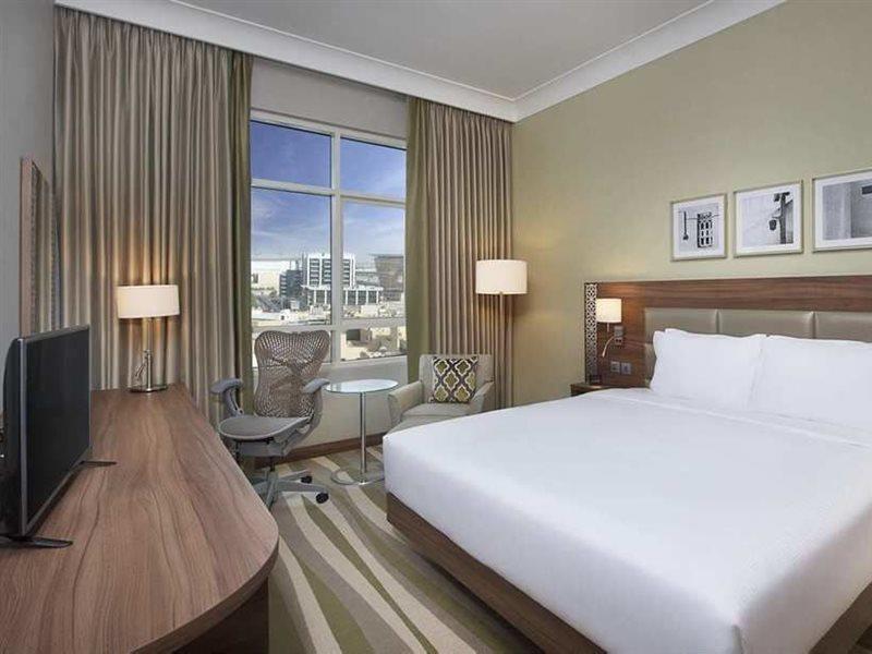 Hilton Garden Inn Dubai Deira Exterior photo